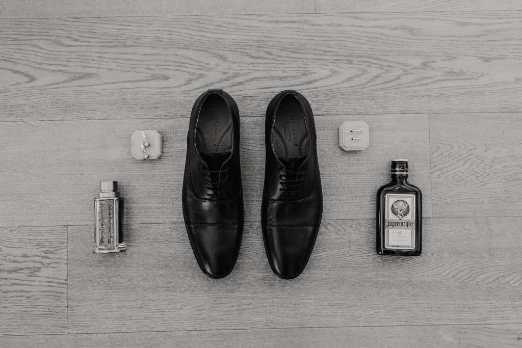 forberedelser brudgom strand hotel fevik flatlay