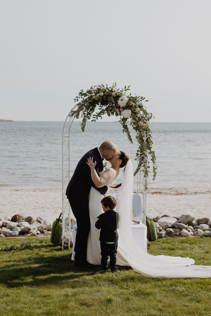 utevielse strand hotel fevik kyss